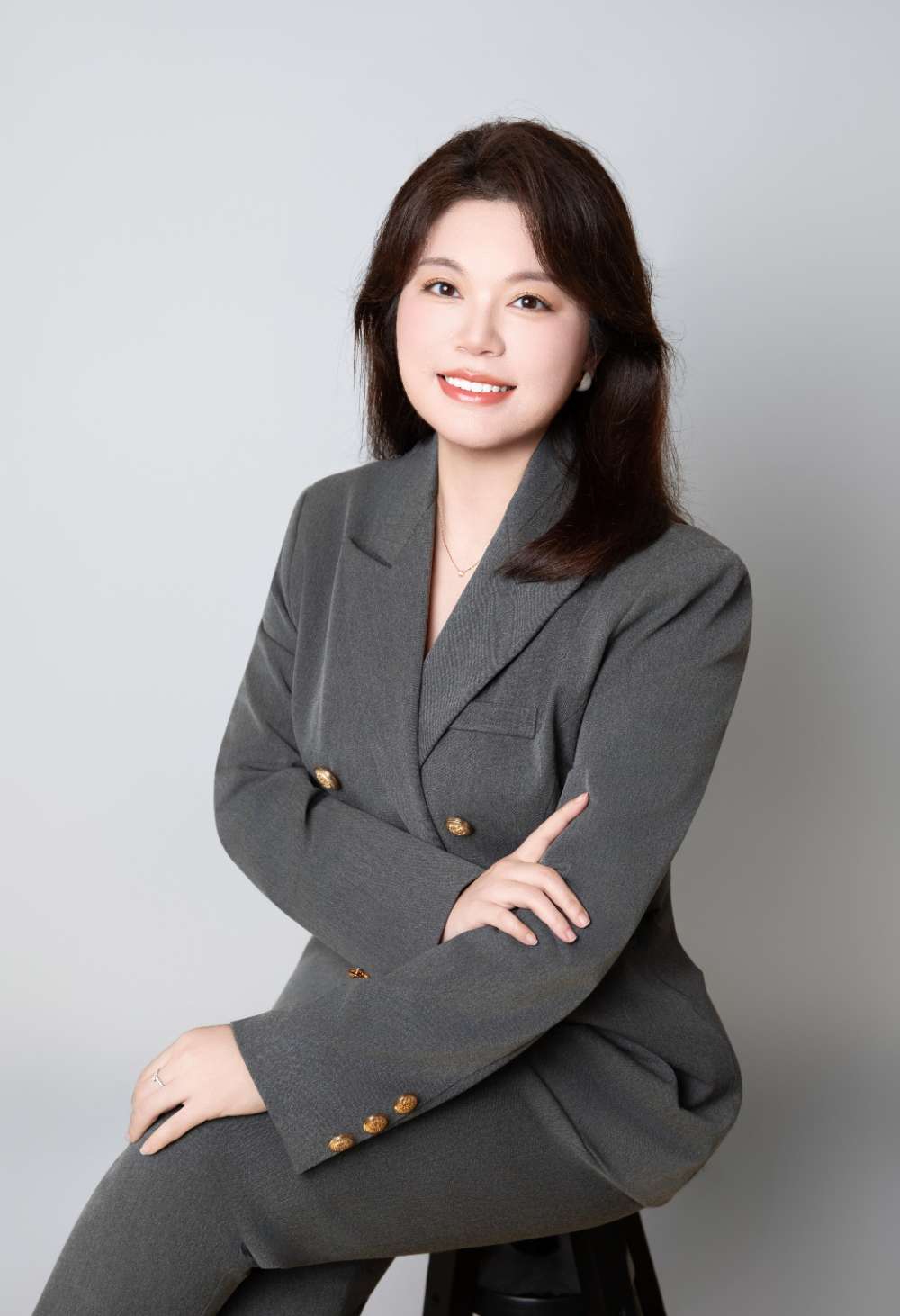 梁绮芸律师职业照,来源于泽大律师事务所官网